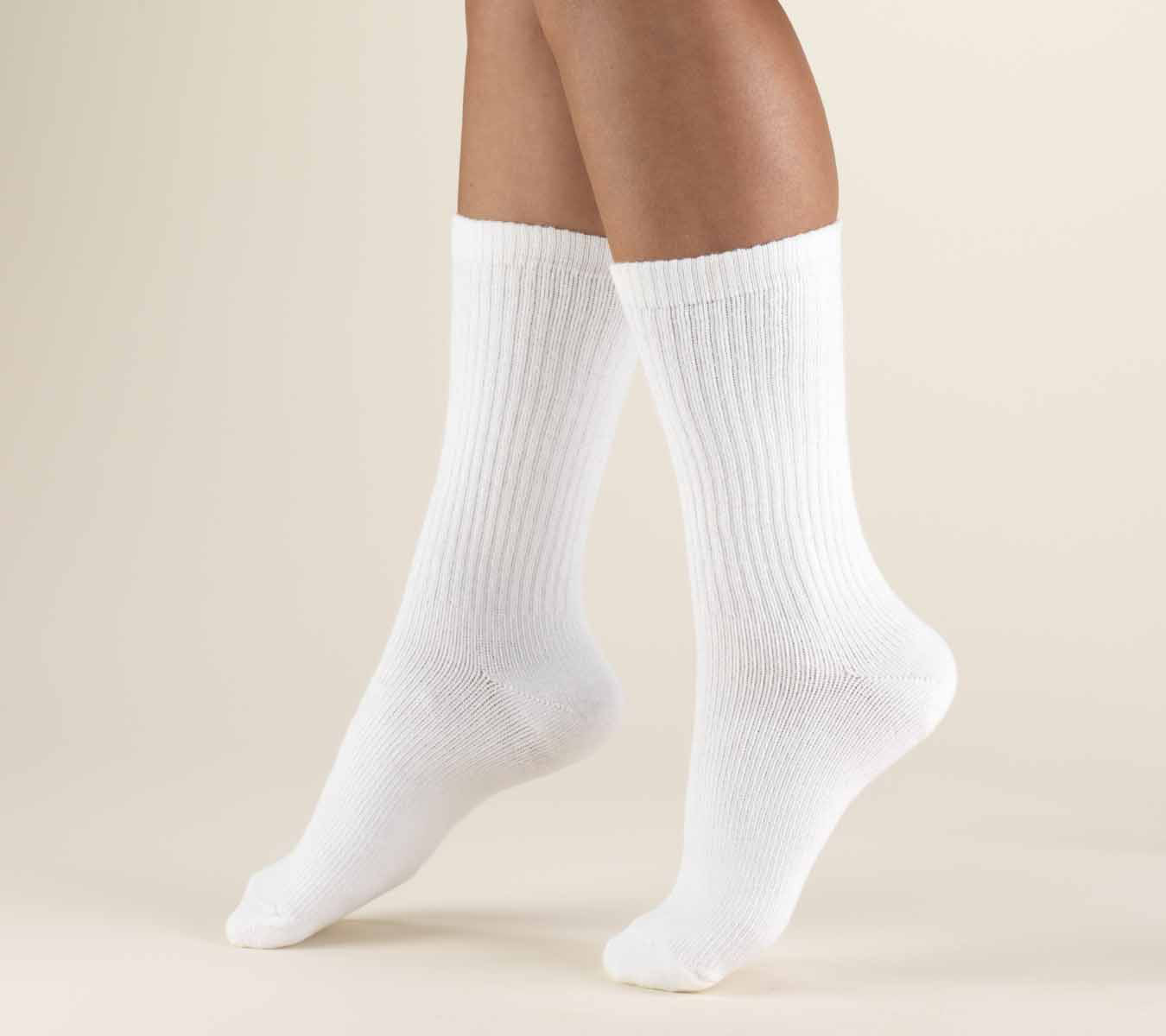 Взрослые носочки. Носки Morrah "25-151" белые высокие. Белые носки. Носки женские. Хлопчатобумажные носки.